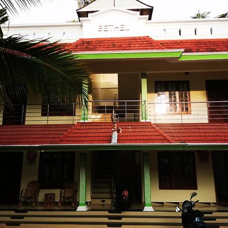 J2 Home Stay - Luxury Homes With Caravan Services Thiruvananthapuram Екстериор снимка