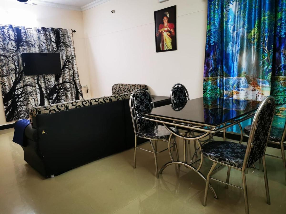 J2 Home Stay - Luxury Homes With Caravan Services Thiruvananthapuram Екстериор снимка