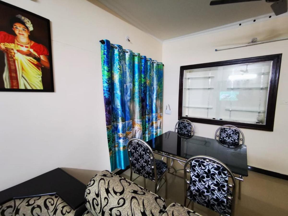 J2 Home Stay - Luxury Homes With Caravan Services Thiruvananthapuram Екстериор снимка