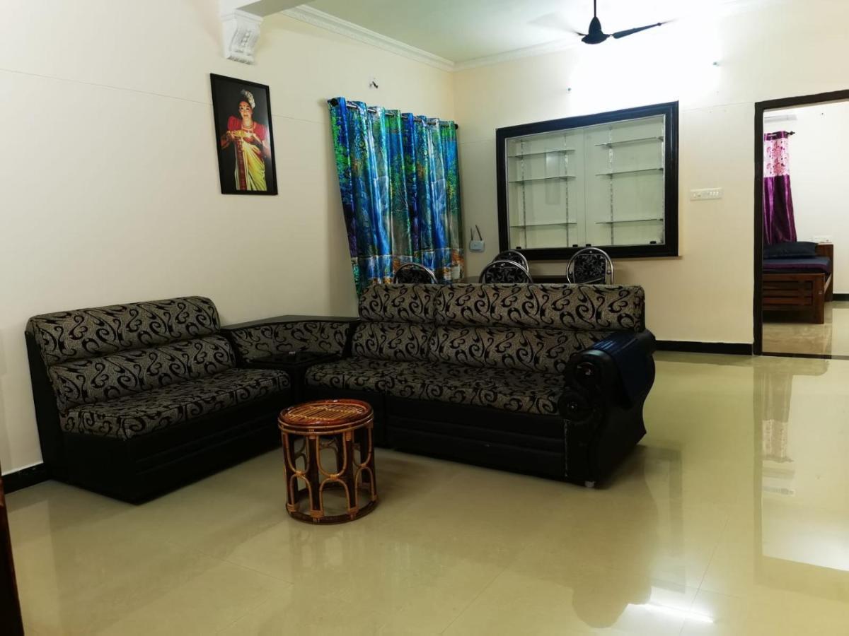 J2 Home Stay - Luxury Homes With Caravan Services Thiruvananthapuram Екстериор снимка