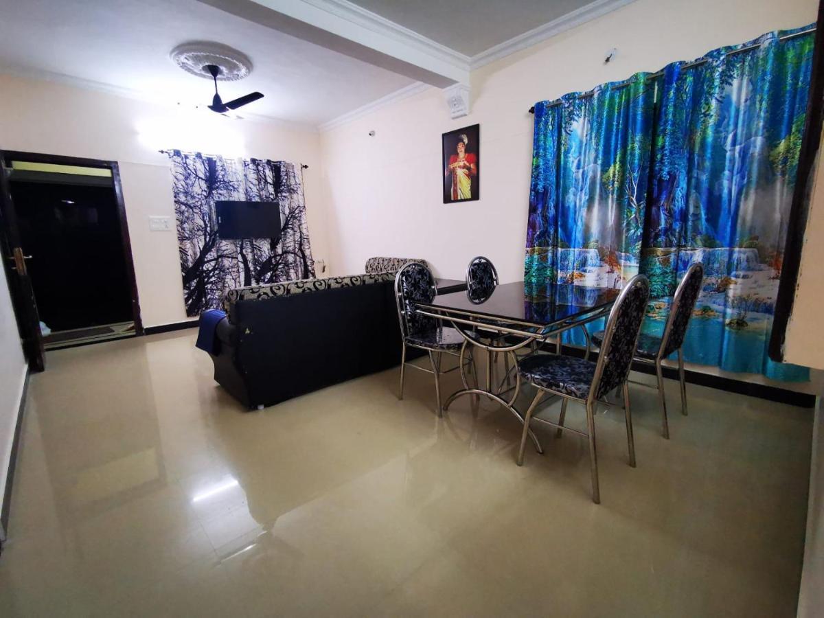 J2 Home Stay - Luxury Homes With Caravan Services Thiruvananthapuram Екстериор снимка