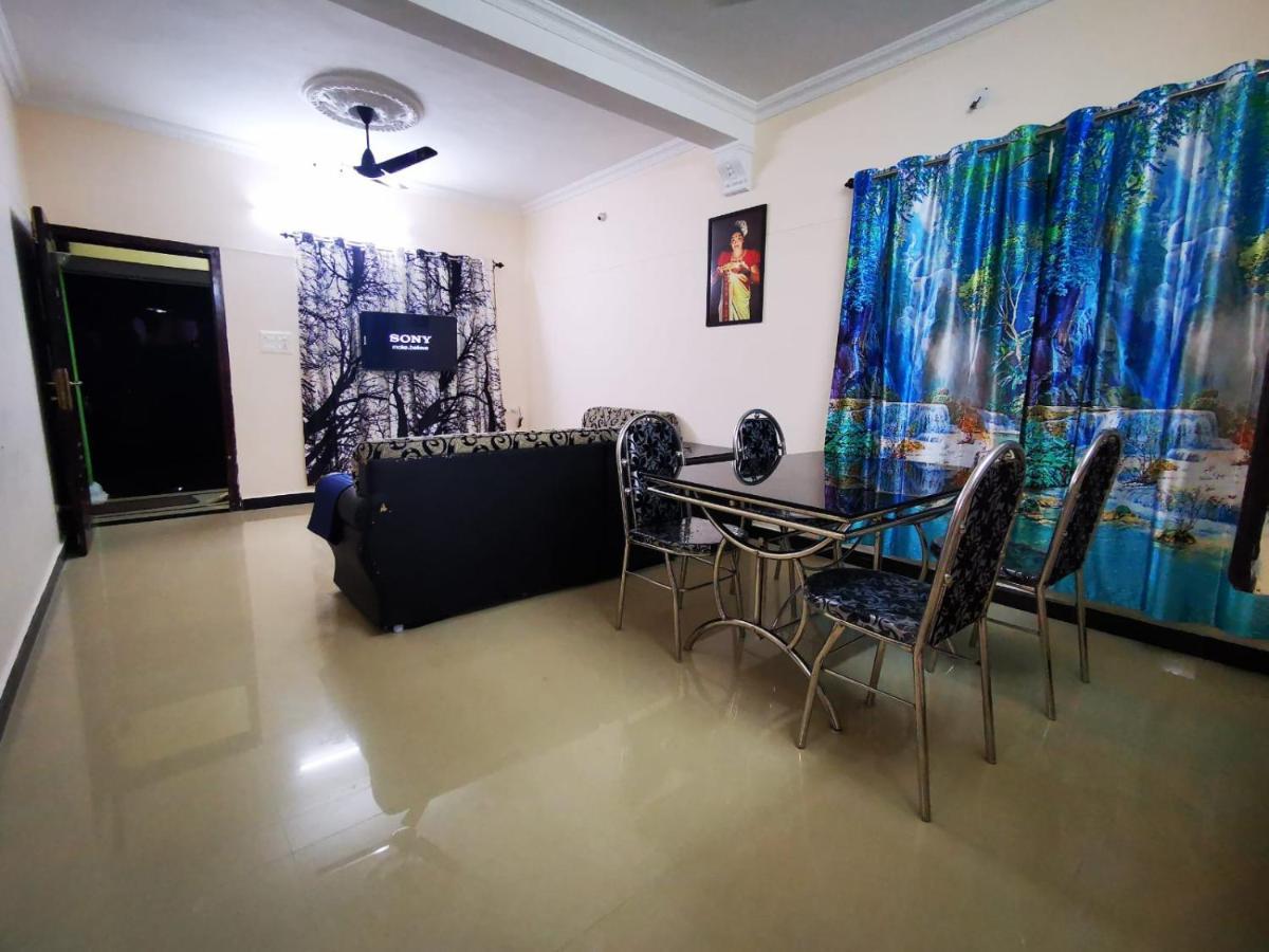 J2 Home Stay - Luxury Homes With Caravan Services Thiruvananthapuram Екстериор снимка