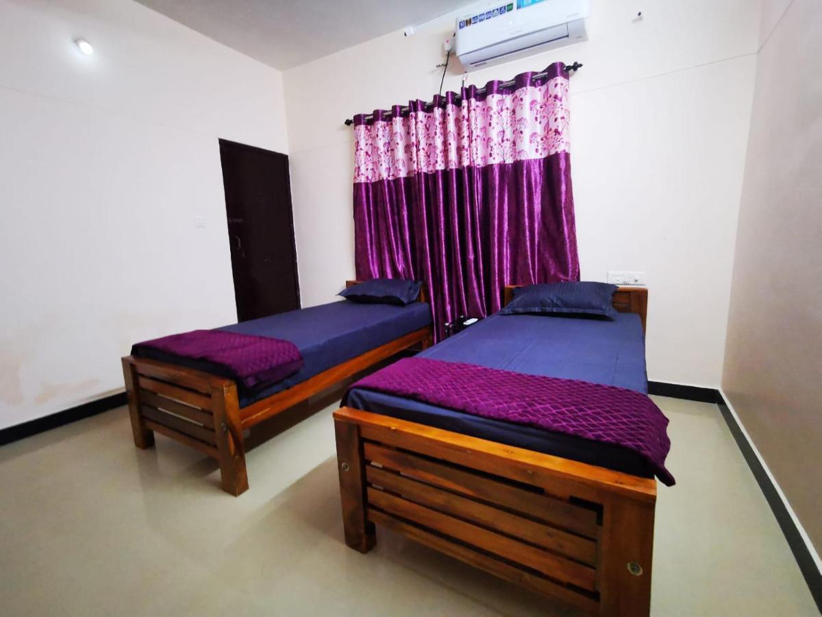 J2 Home Stay - Luxury Homes With Caravan Services Thiruvananthapuram Екстериор снимка