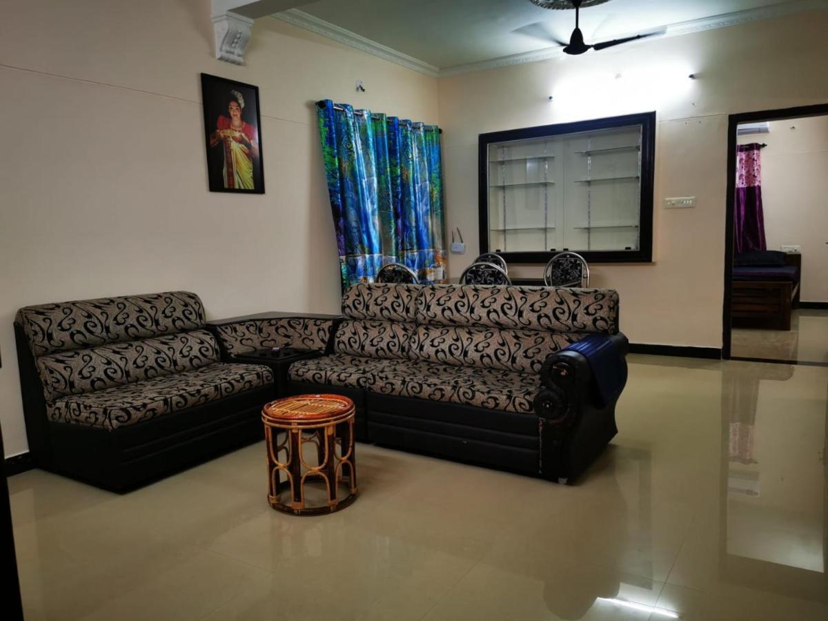 J2 Home Stay - Luxury Homes With Caravan Services Thiruvananthapuram Екстериор снимка