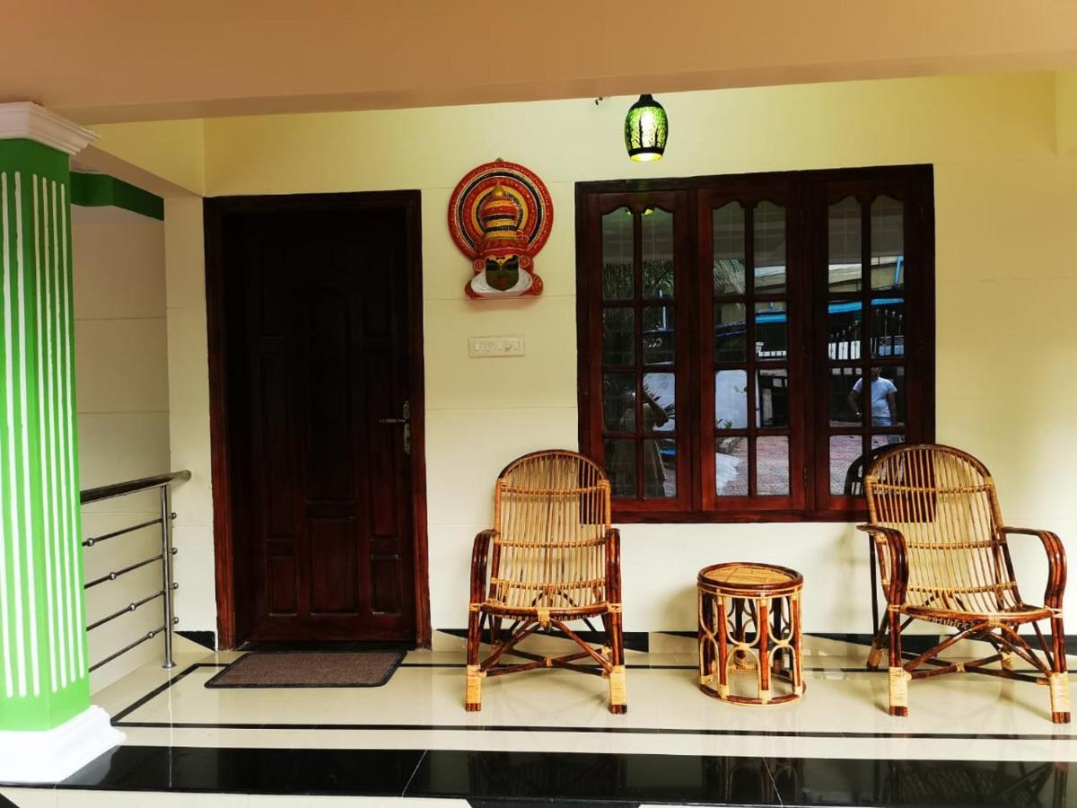 J2 Home Stay - Luxury Homes With Caravan Services Thiruvananthapuram Екстериор снимка