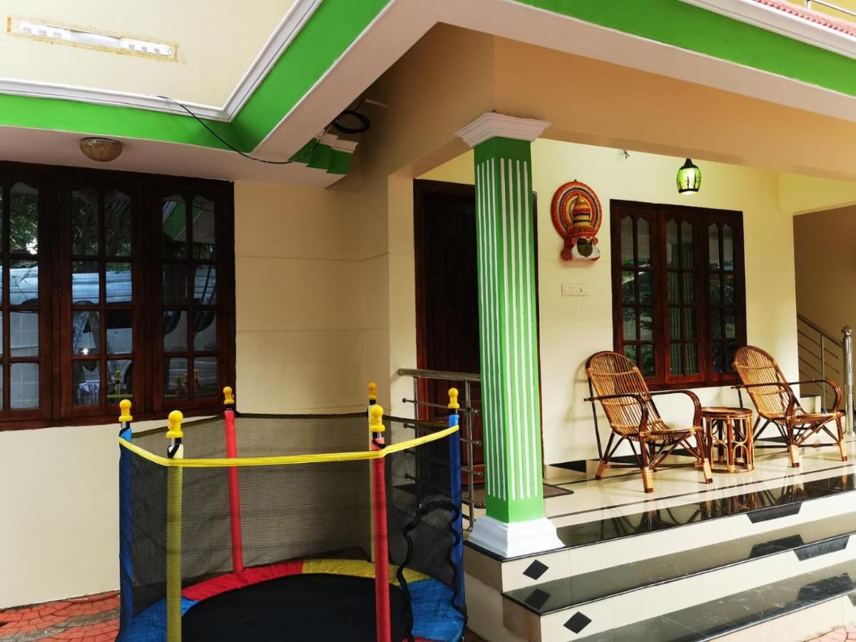 J2 Home Stay - Luxury Homes With Caravan Services Thiruvananthapuram Екстериор снимка